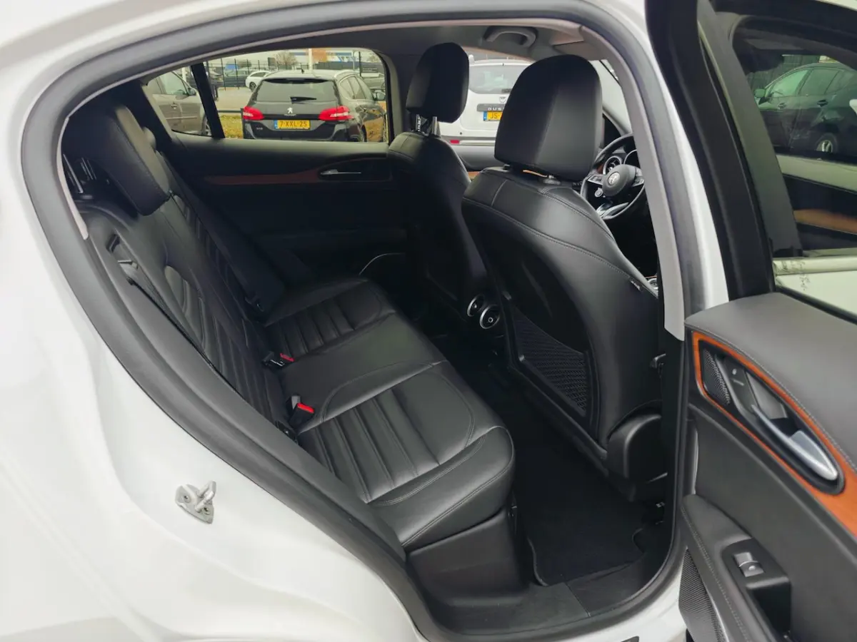 2.0 T AWD Super (280 PK) Facelift