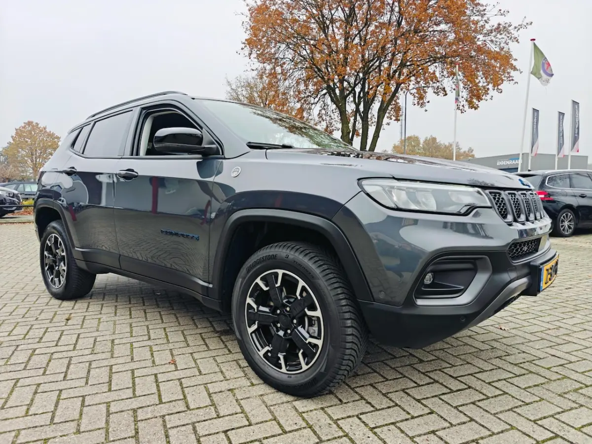 4xe 240 Plug-in Hybrid Electric Trailhawk