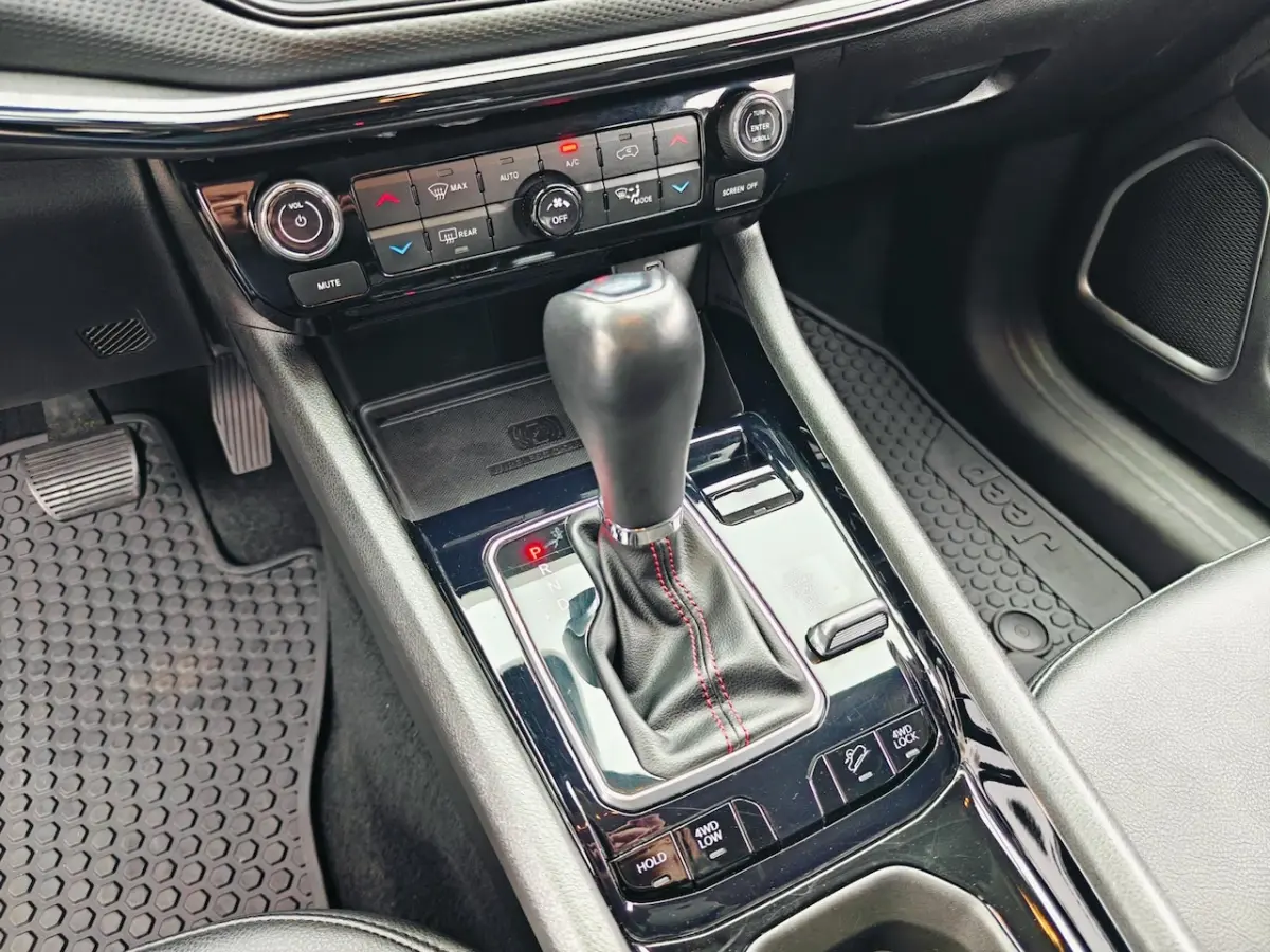 4xe 240 Plug-in Hybrid Electric Trailhawk