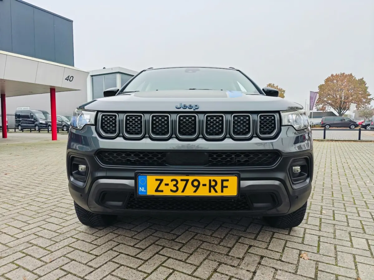 4xe 240 Plug-in Hybrid Electric Trailhawk