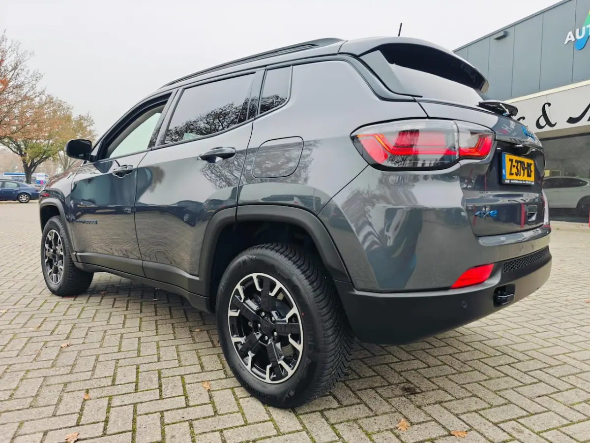 4xe 240 Plug-in Hybrid Electric Trailhawk
