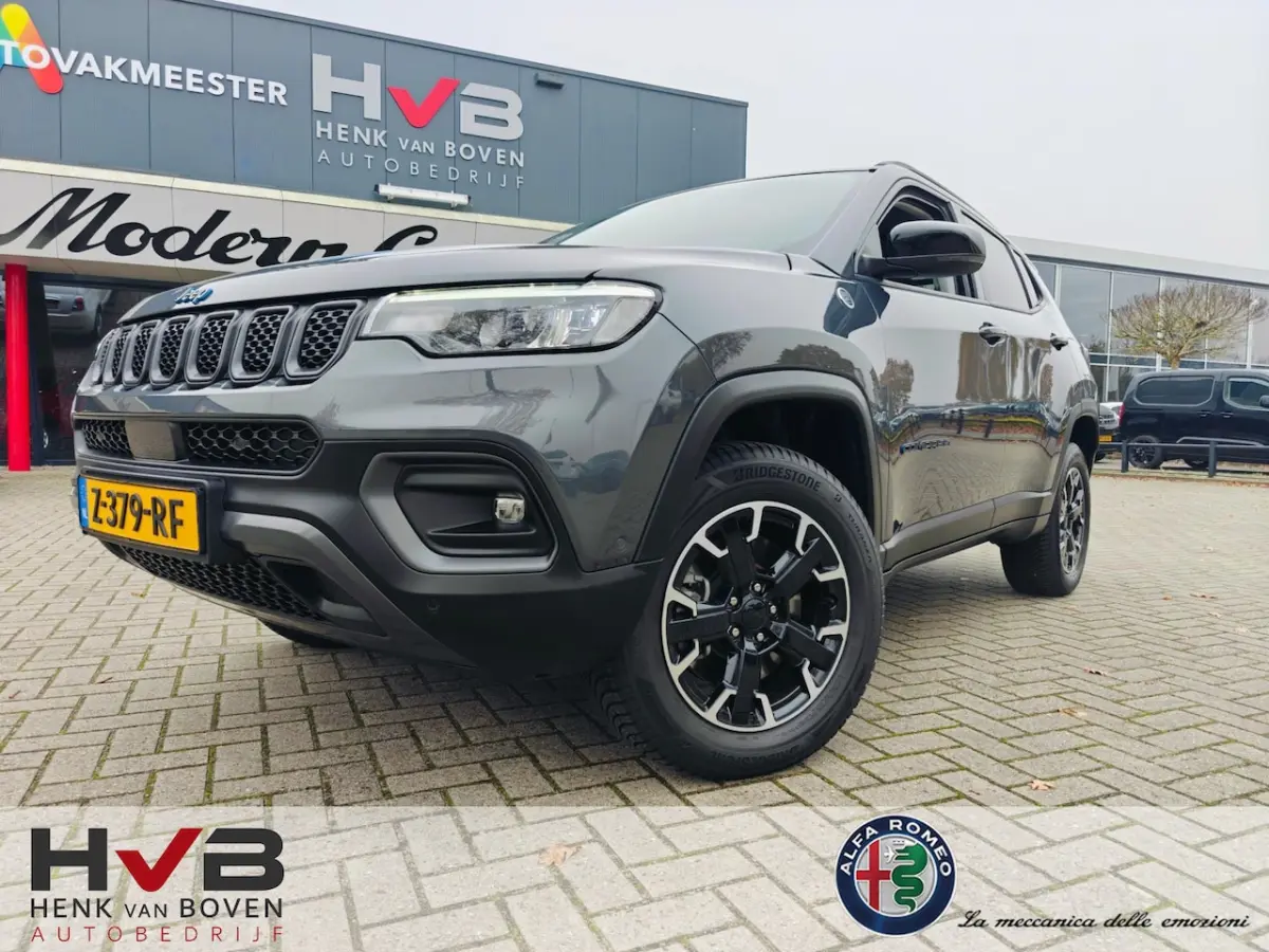 4xe 240 Plug-in Hybrid Electric Trailhawk