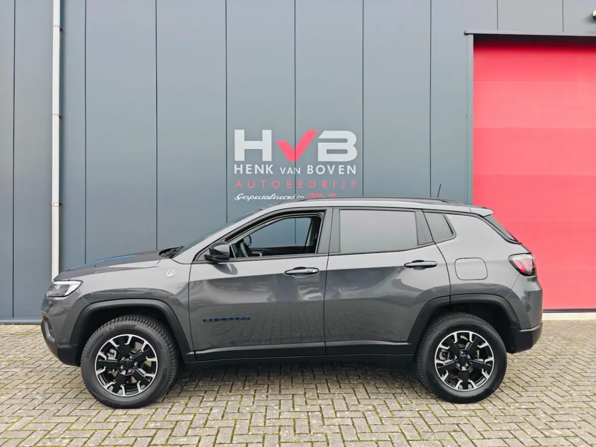 4xe 240 Plug-in Hybrid Electric Trailhawk