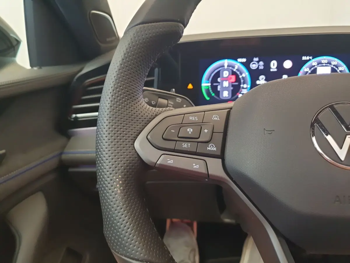 1.5 eHybrid 272pk DSG/AUT R-Line Wegklapbare trekhaak, Harman/Kardon, Leder, Pano