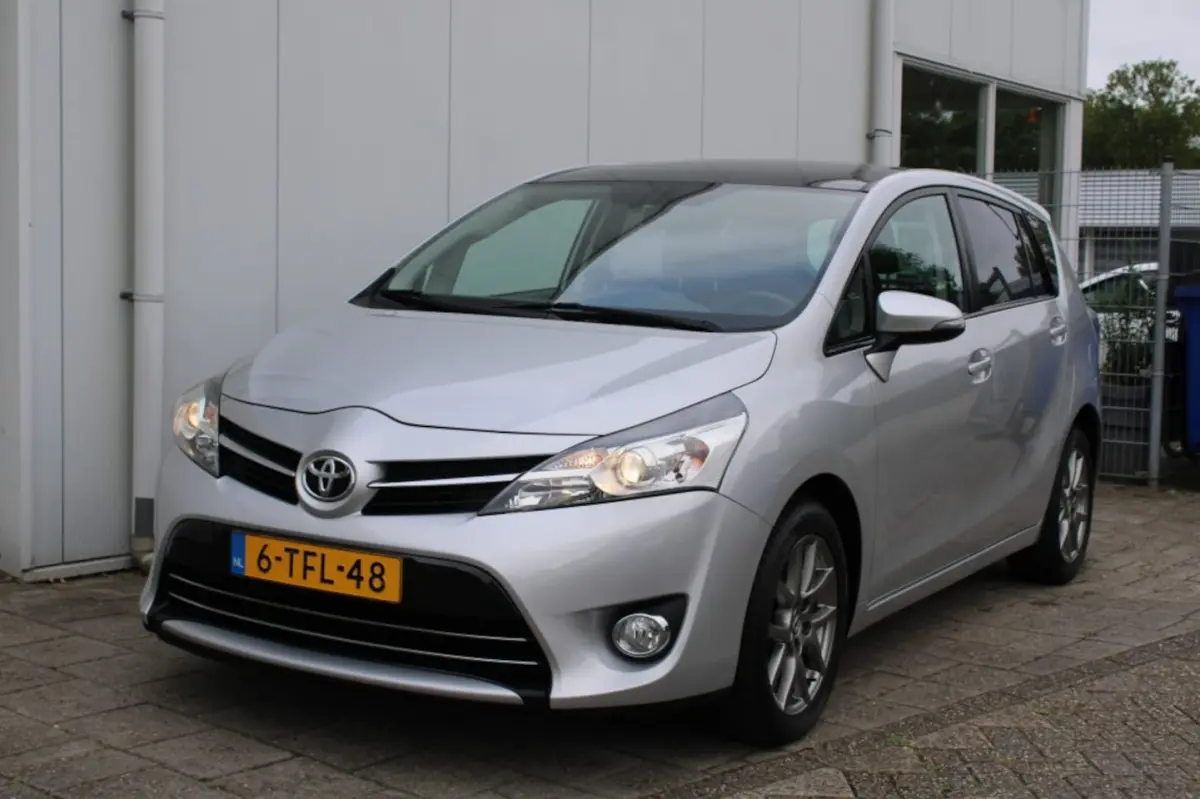 Toyota Verso 2014 Benzine Handgeschakeld leasen