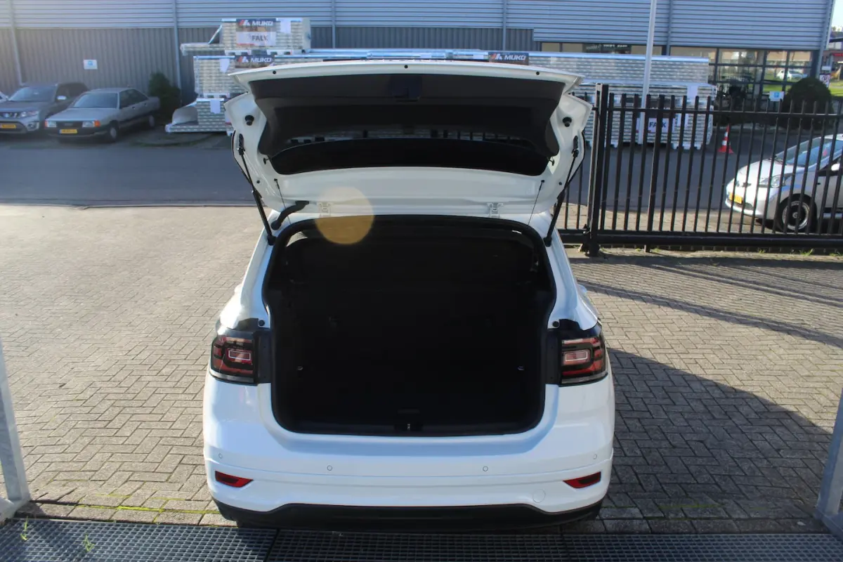 1.0 TSI R-Line Automaat/Navigatie/Apple carplay/Achteruitrijcamera/Virtueel dashboard/Adap