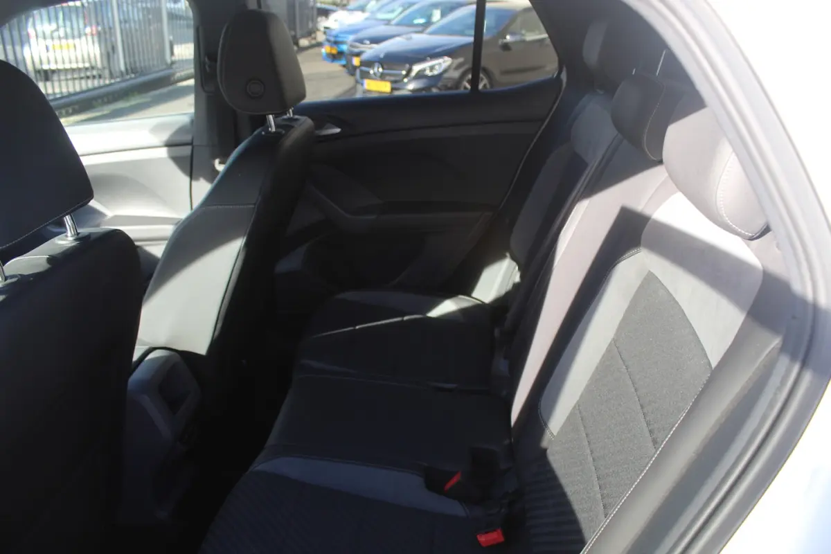 1.0 TSI R-Line Automaat/Navigatie/Apple carplay/Achteruitrijcamera/Virtueel dashboard/Adap