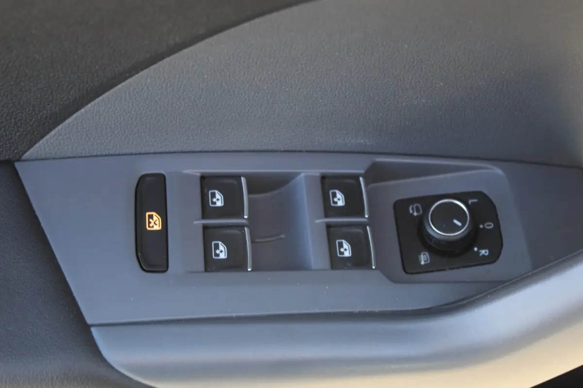 1.0 TSI R-Line Automaat/Navigatie/Apple carplay/Achteruitrijcamera/Virtueel dashboard/Adap
