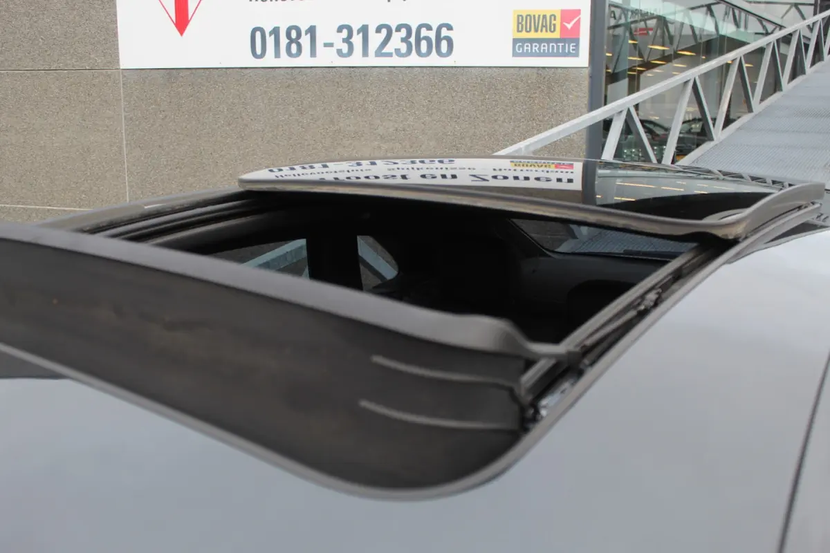 2.0 Panoramadak/Adaptive cruise control/Lederen bekleding/Elektr. verstelbare stoelen met