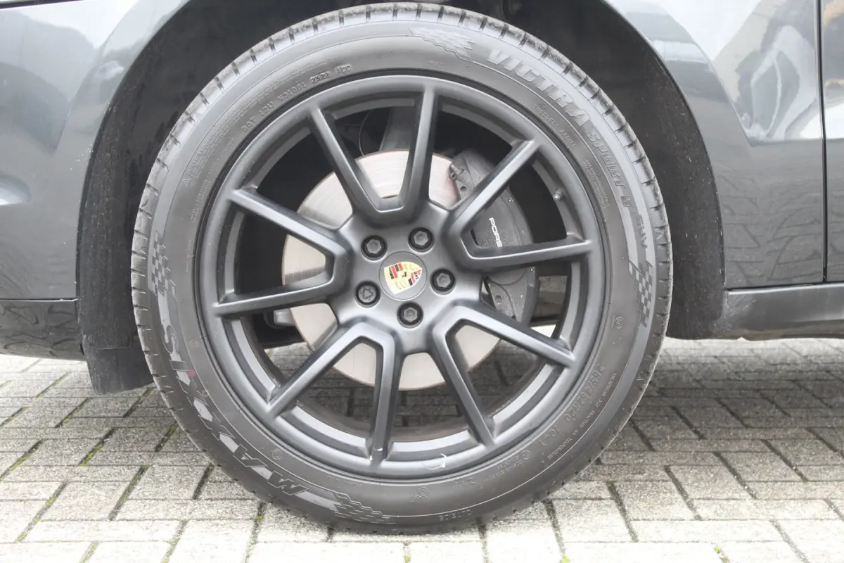 2.0 Panoramadak/Adaptive cruise control/Lederen bekleding/Elektr. verstelbare stoelen met