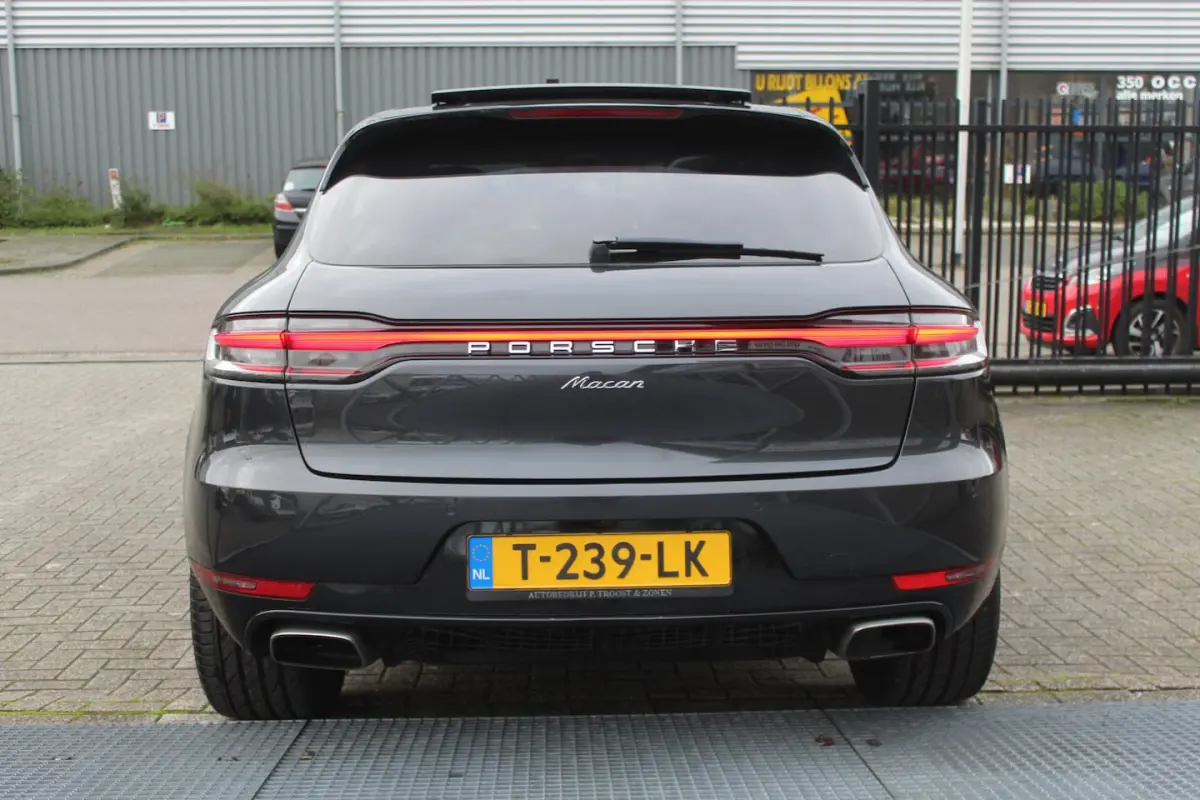 2.0 Panoramadak/Adaptive cruise control/Lederen bekleding/Elektr. verstelbare stoelen met