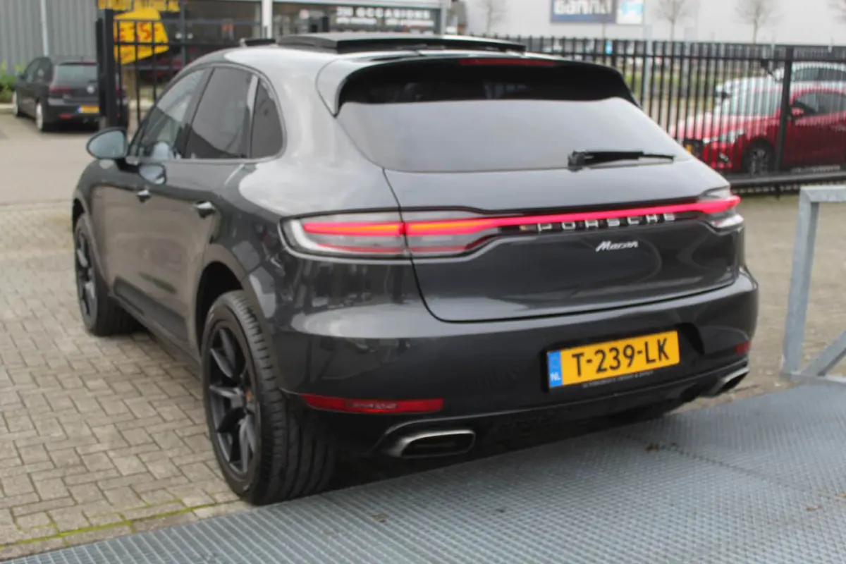 2.0 Panoramadak/Adaptive cruise control/Lederen bekleding/Elektr. verstelbare stoelen met