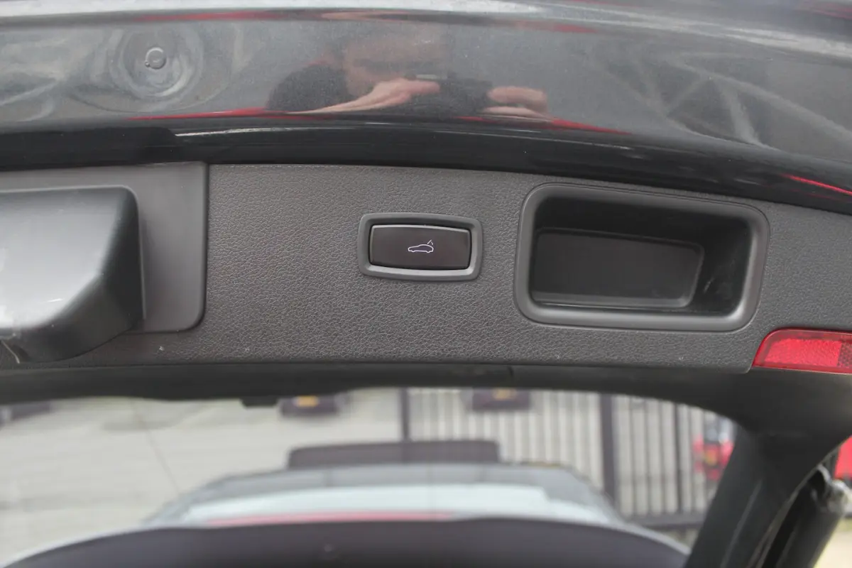 2.0 Panoramadak/Adaptive cruise control/Lederen bekleding/Elektr. verstelbare stoelen met