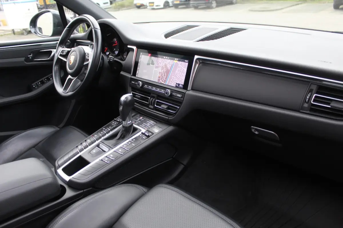2.0 Panoramadak/Adaptive cruise control/Lederen bekleding/Elektr. verstelbare stoelen met