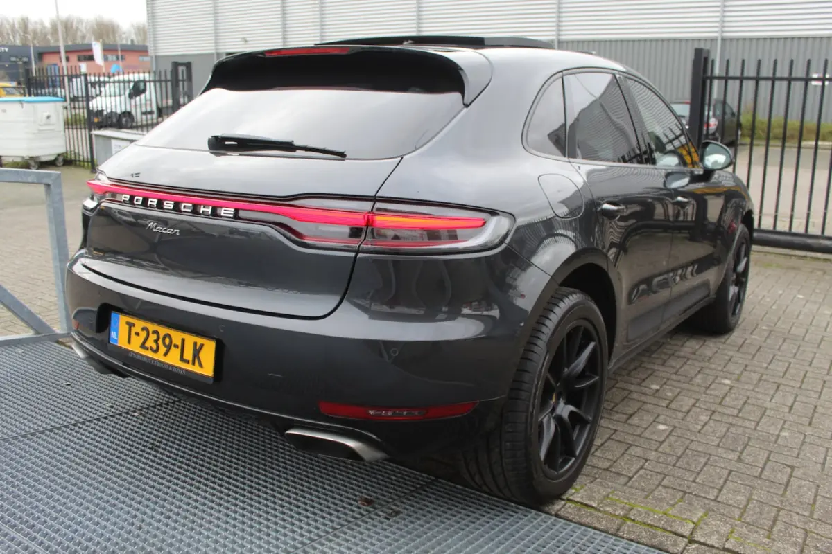 2.0 Panoramadak/Adaptive cruise control/Lederen bekleding/Elektr. verstelbare stoelen met