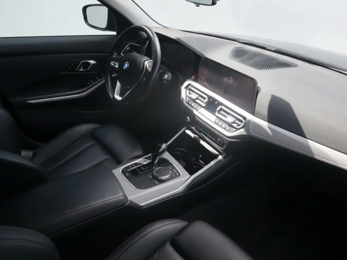318i Business Edition Plus | Clima | Cruise | Multimedia/Navi | Stoel/-Stuurverwarming | L