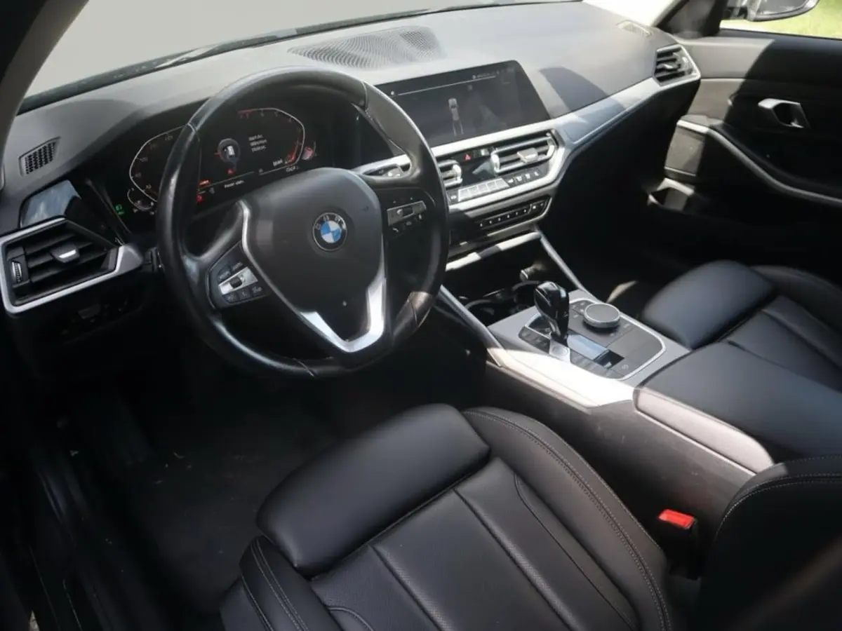 318i Business Edition Plus | Clima | Cruise | Multimedia/Navi | Stoel/-Stuurverwarming | L