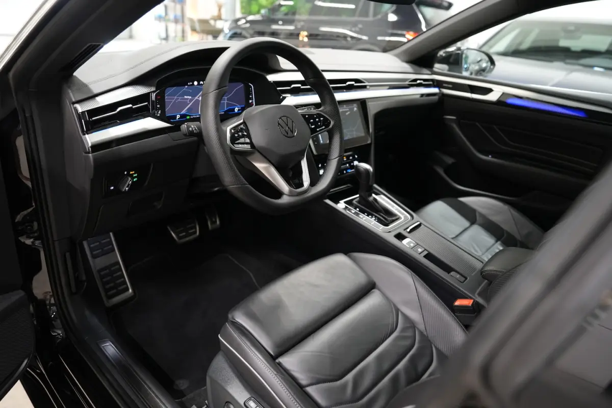2.0 TSI R-Line * Kuipstoelen - Pano - 360Â° Cam - Harman Kardon - Keyless - 20" - Standkach
