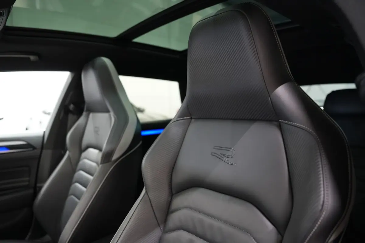 2.0 TSI R-Line * Kuipstoelen - Pano - 360Â° Cam - Harman Kardon - Keyless - 20" - Standkach