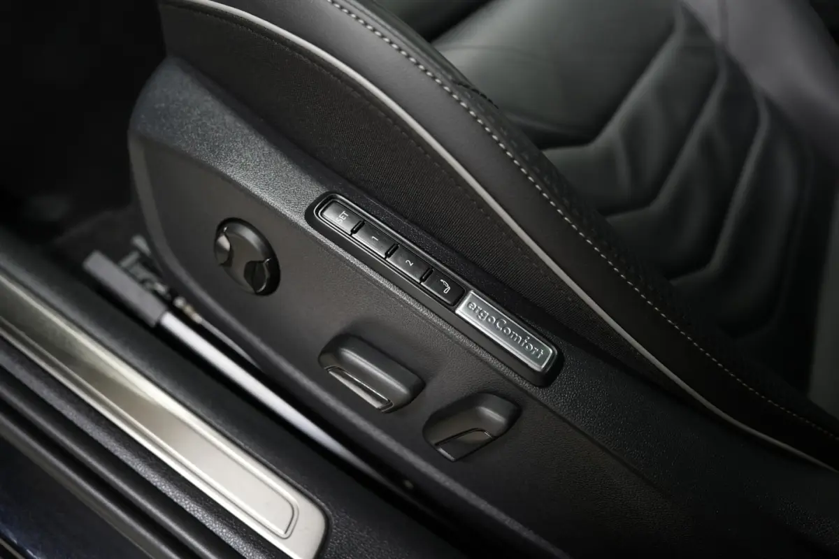 2.0 TSI R-Line * Kuipstoelen - Pano - 360Â° Cam - Harman Kardon - Keyless - 20" - Standkach