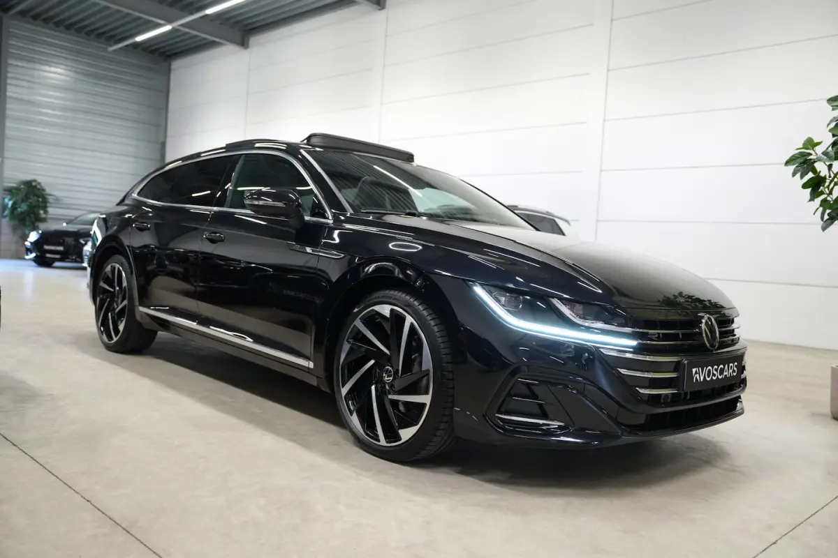 2.0 TSI R-Line * Kuipstoelen - Pano - 360Â° Cam - Harman Kardon - Keyless - 20" - Standkach