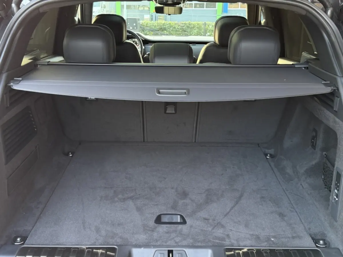P550e Autobiography | Black Pack | Meridian Surround 3D | Trekha