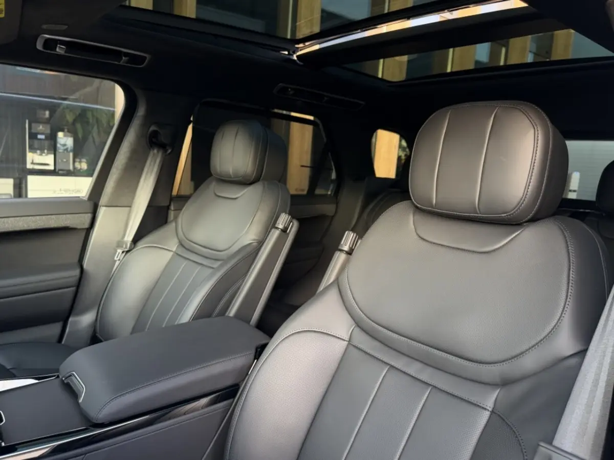 P550e Autobiography | Black Pack | Meridian Surround 3D | Trekha