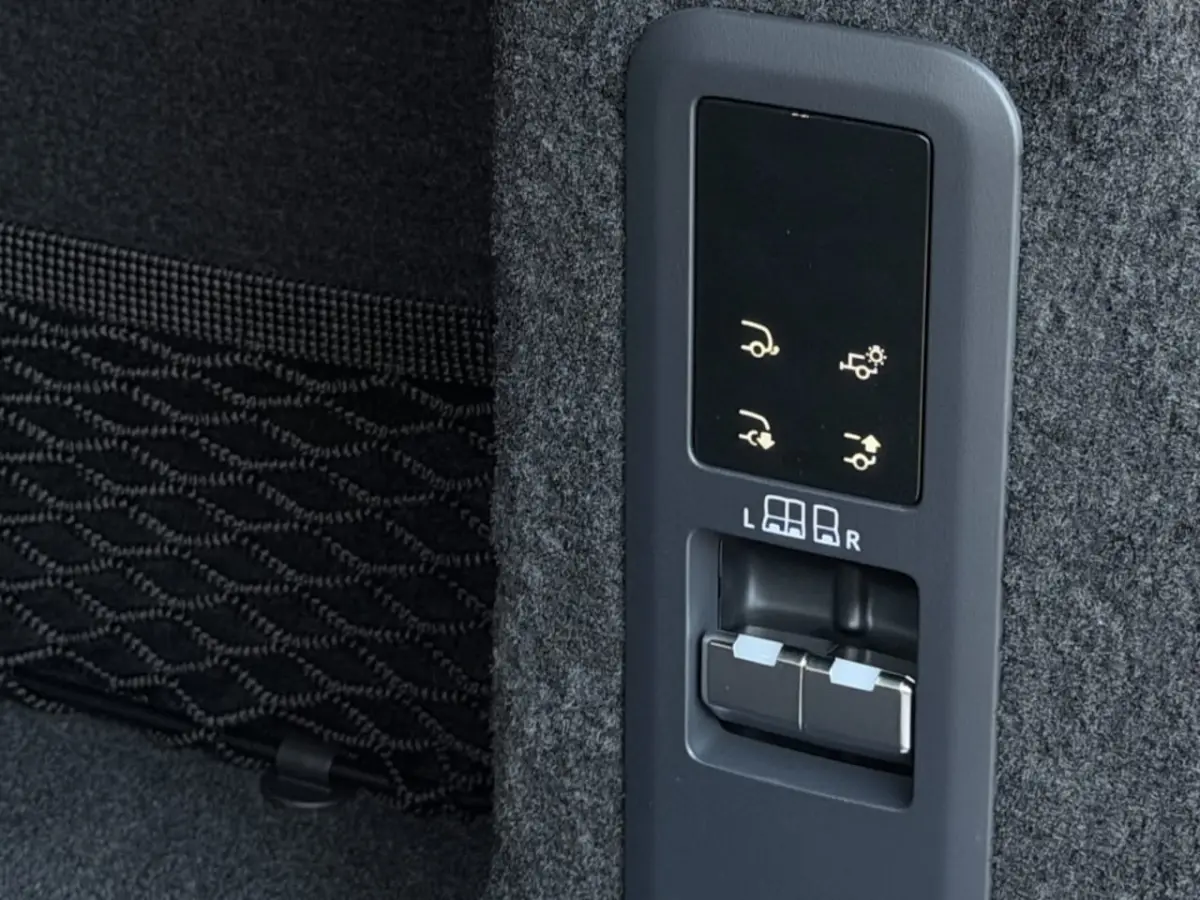 P550e Autobiography | Black Pack | Meridian Surround 3D | Trekha
