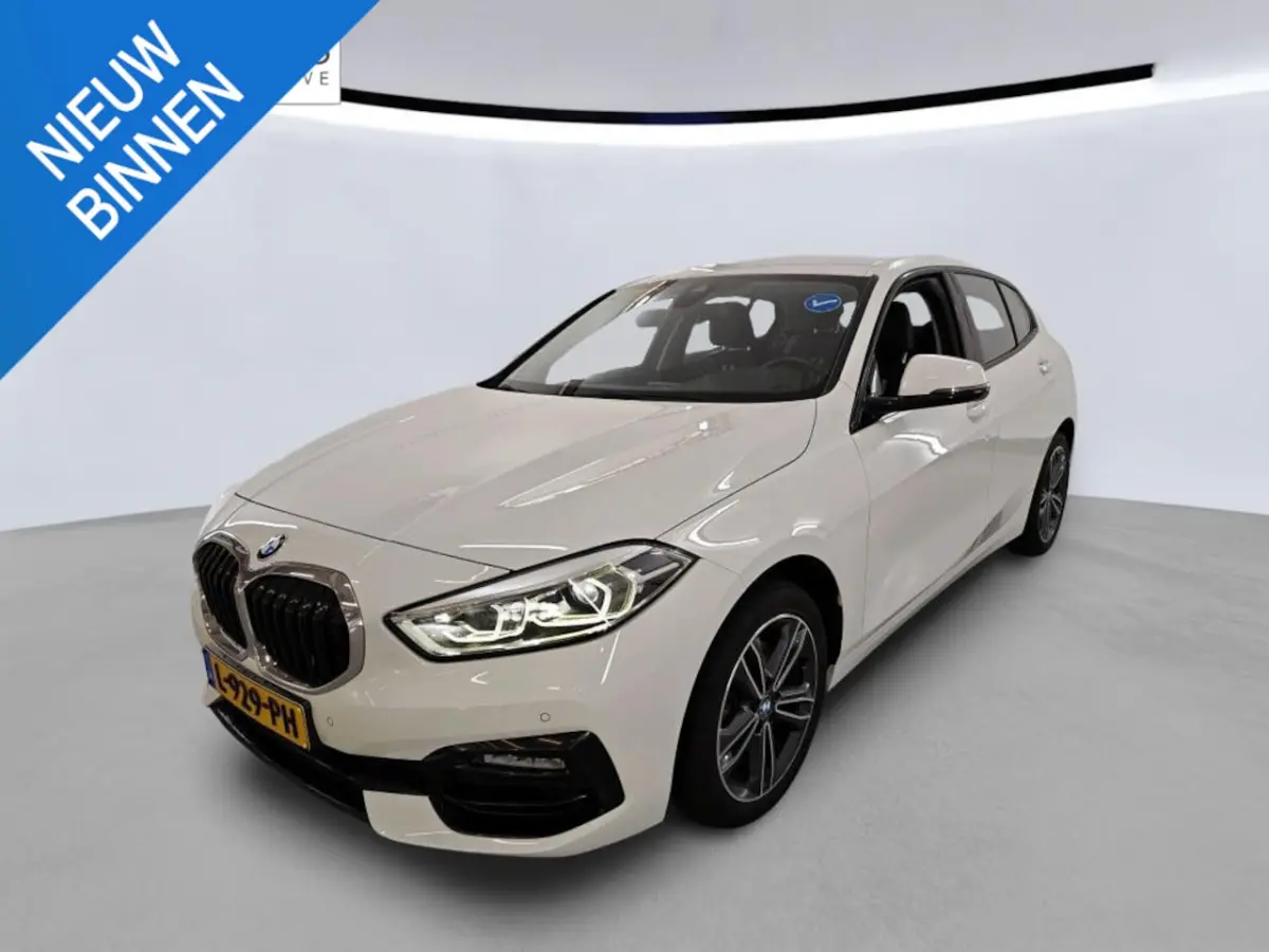 118i Business Edition NL-AUTO | NAVI | STUUR EN STOEL VERWARMING