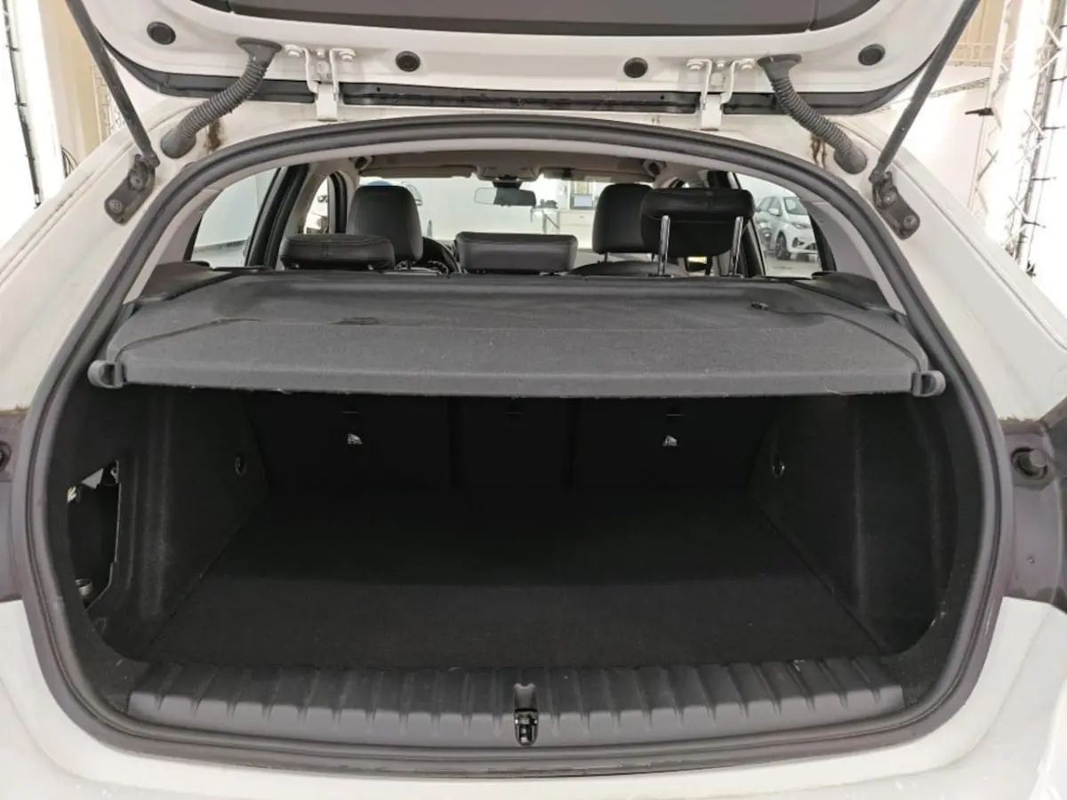 118i Business Edition NL-AUTO | NAVI | STUUR EN STOEL VERWARMING
