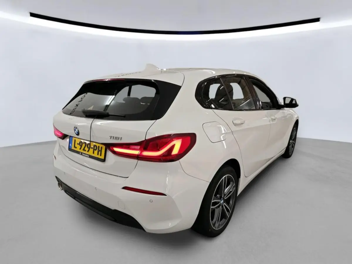 118i Business Edition NL-AUTO | NAVI | STUUR EN STOEL VERWARMING
