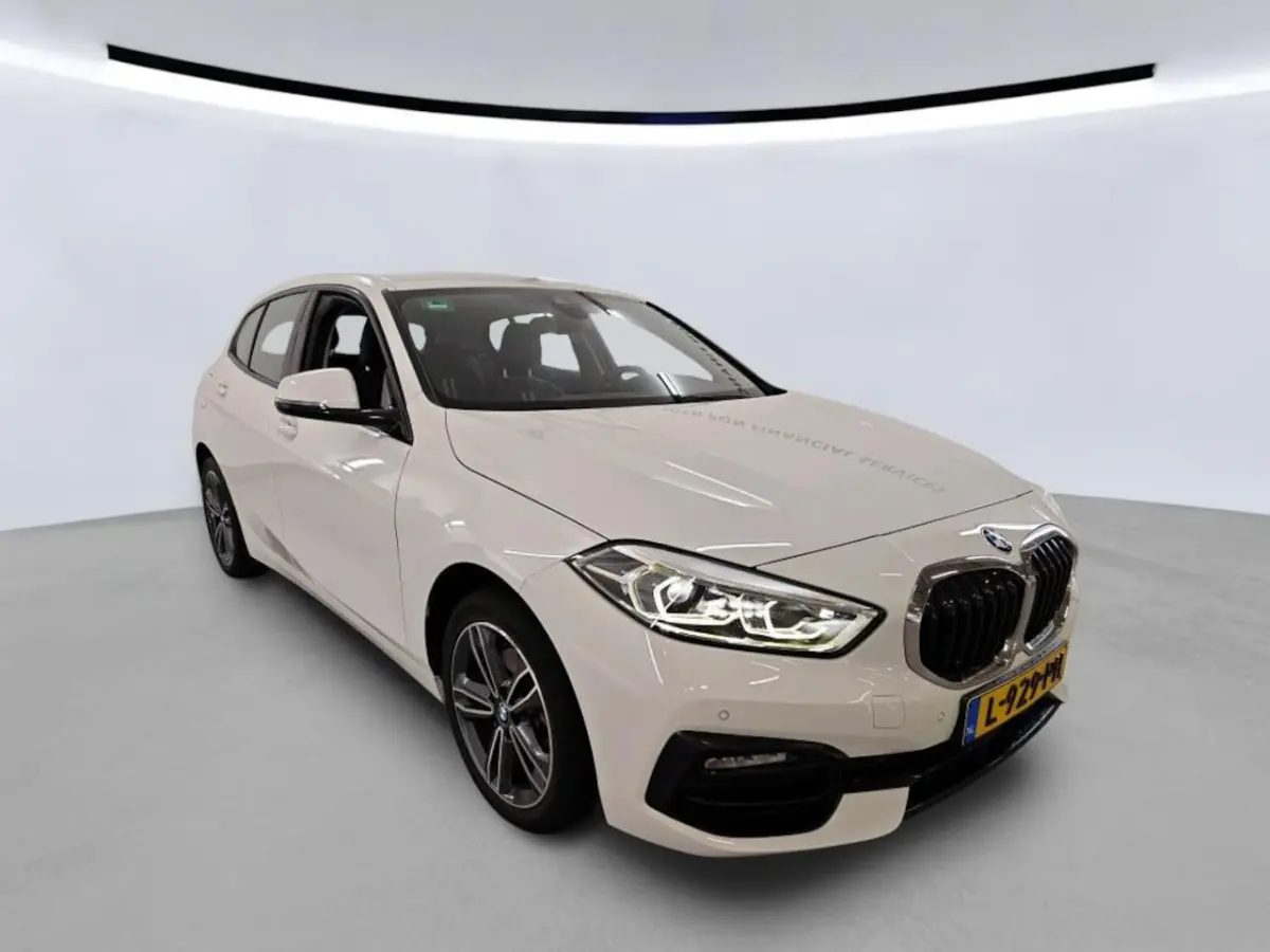 118i Business Edition NL-AUTO | NAVI | STUUR EN STOEL VERWARMING