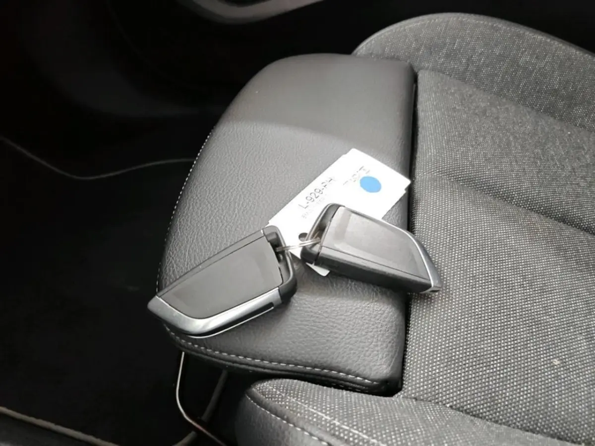 118i Business Edition NL-AUTO | NAVI | STUUR EN STOEL VERWARMING
