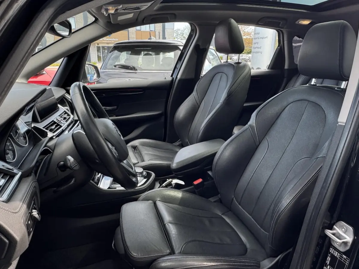 225xe Sport NL-AUTO | LEDER | PANO | GROOT NAVI