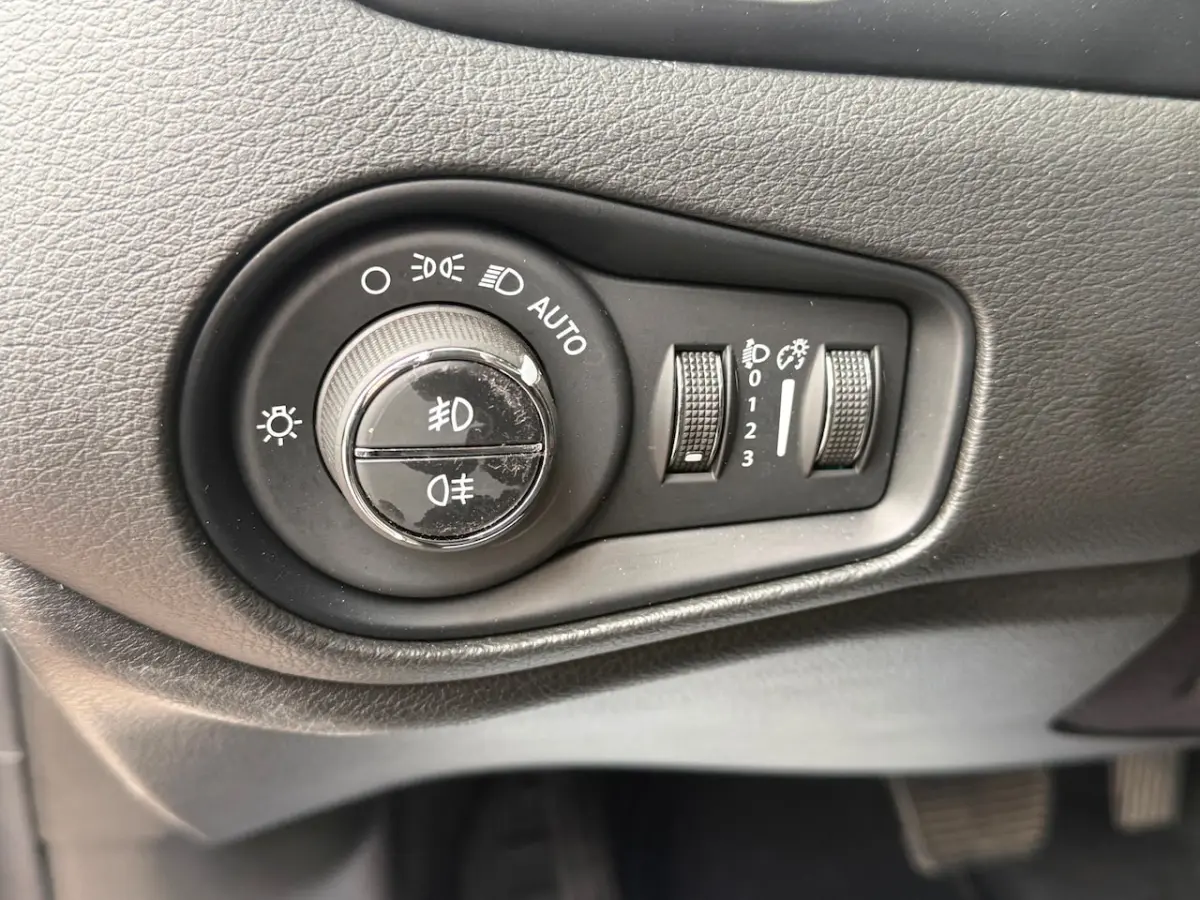 1.5T e-Hybrid Longitude aut. 1 Eig. B.j.5-2024 15000km Led Verl. Camera