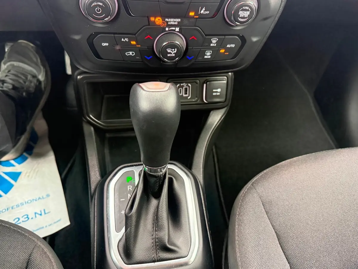 1.5T e-Hybrid Longitude aut. 1 Eig. B.j.5-2024 15000km Led Verl. Camera
