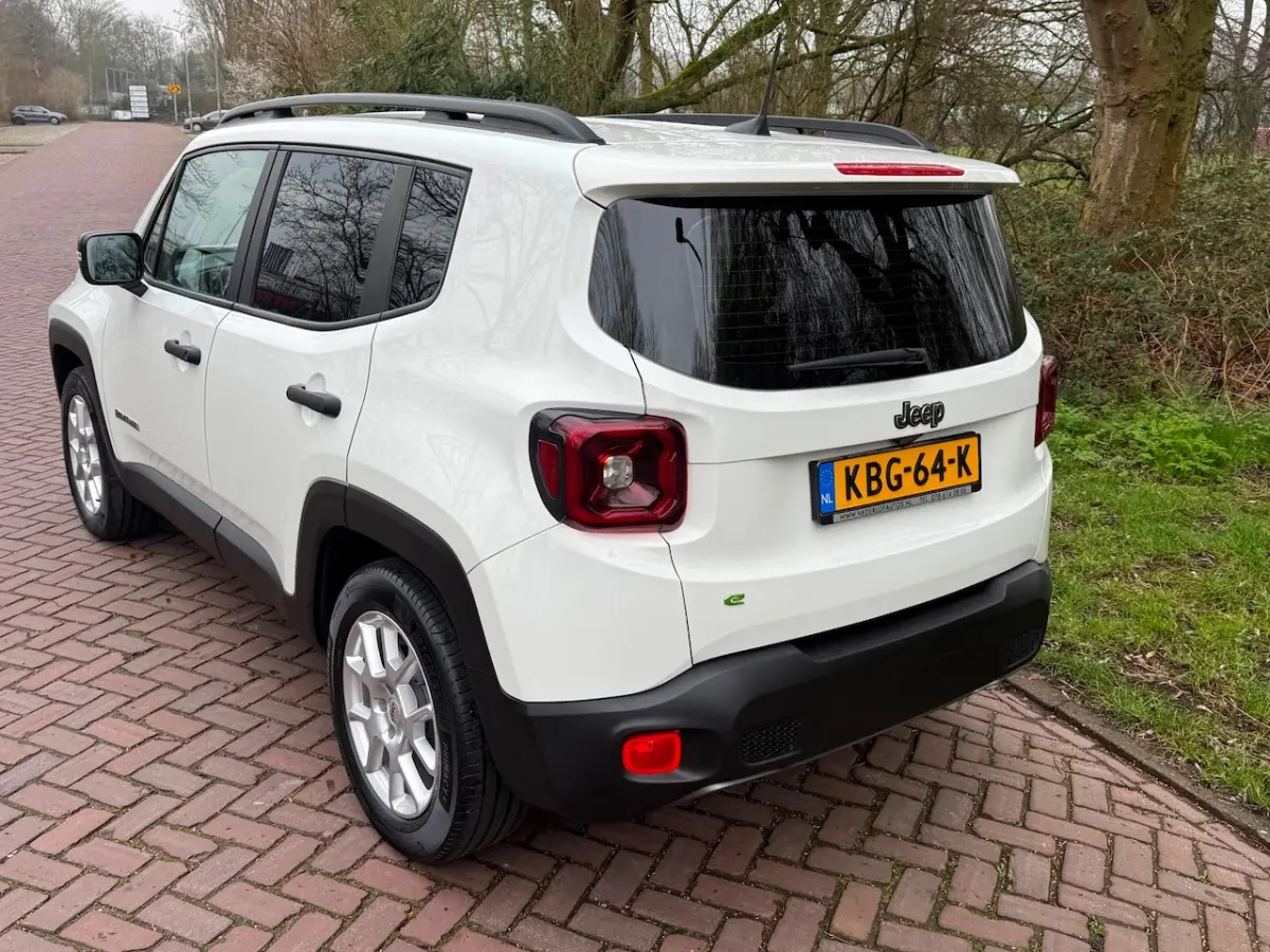 1.5T e-Hybrid Longitude aut. 1 Eig. B.j.5-2024 15000km Led Verl. Camera