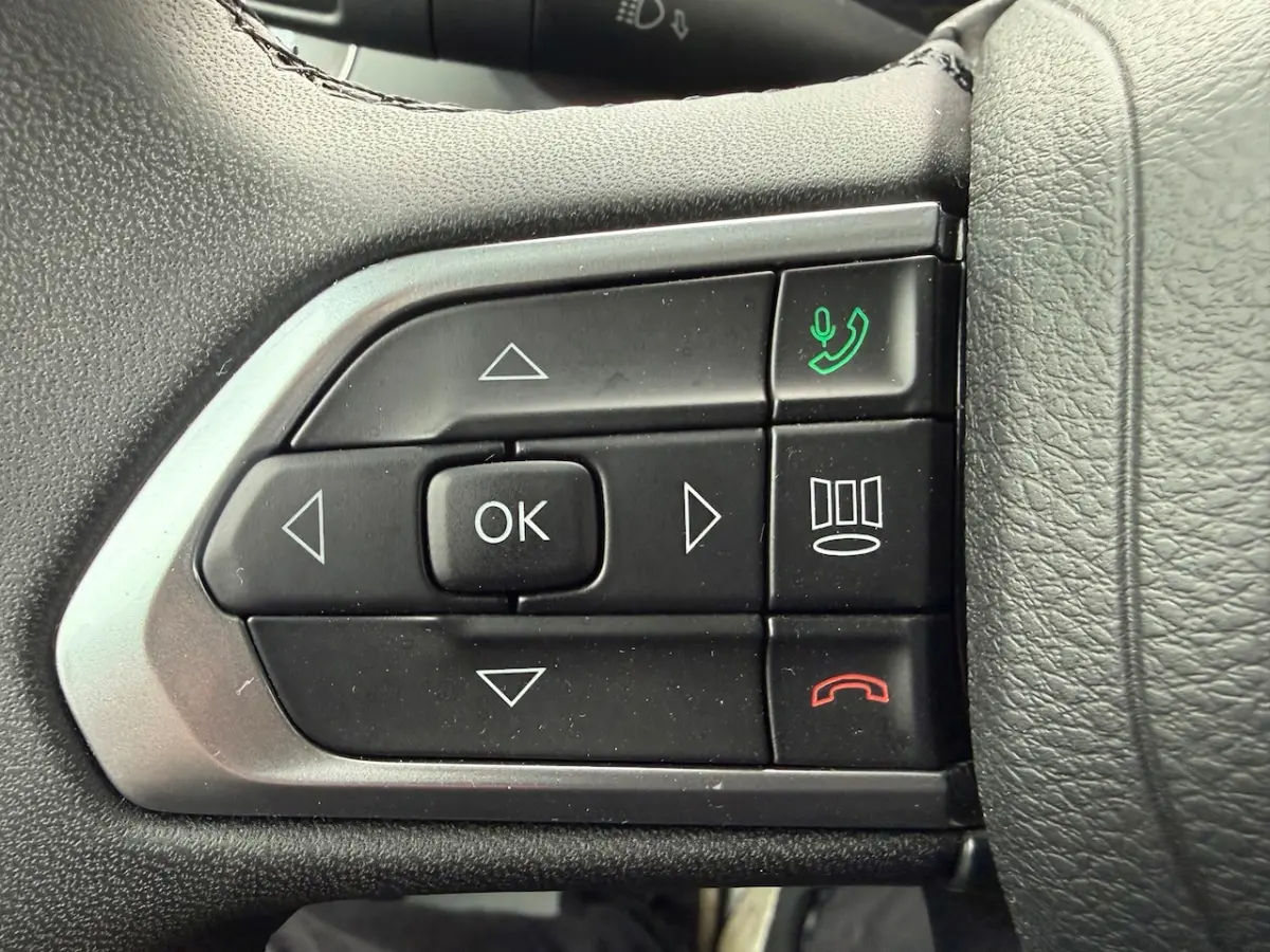 1.5T e-Hybrid Longitude aut. 1 Eig. B.j.5-2024 15000km Led Verl. Camera