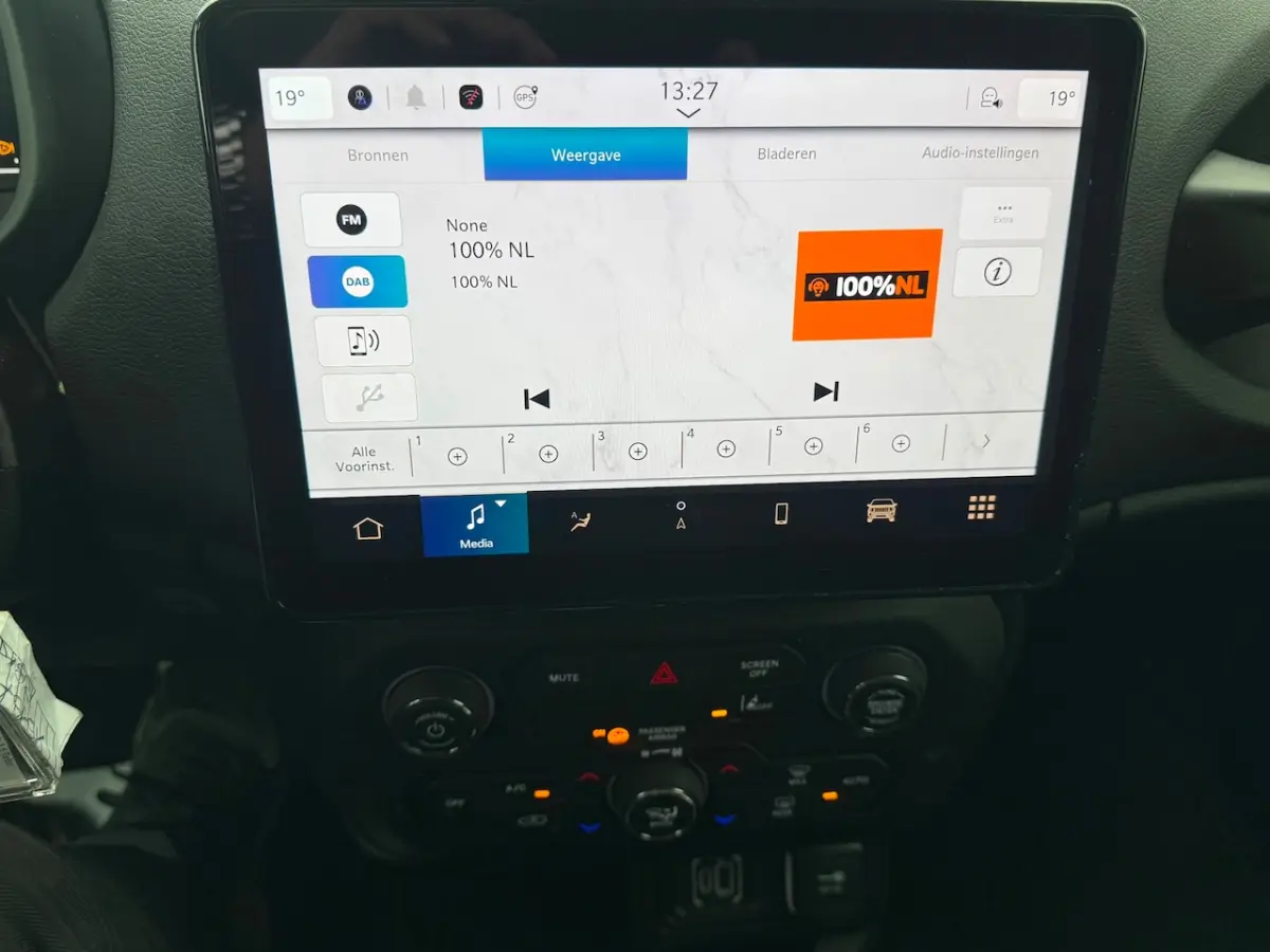 1.5T e-Hybrid Longitude aut. 1 Eig. B.j.5-2024 15000km Led Verl. Camera