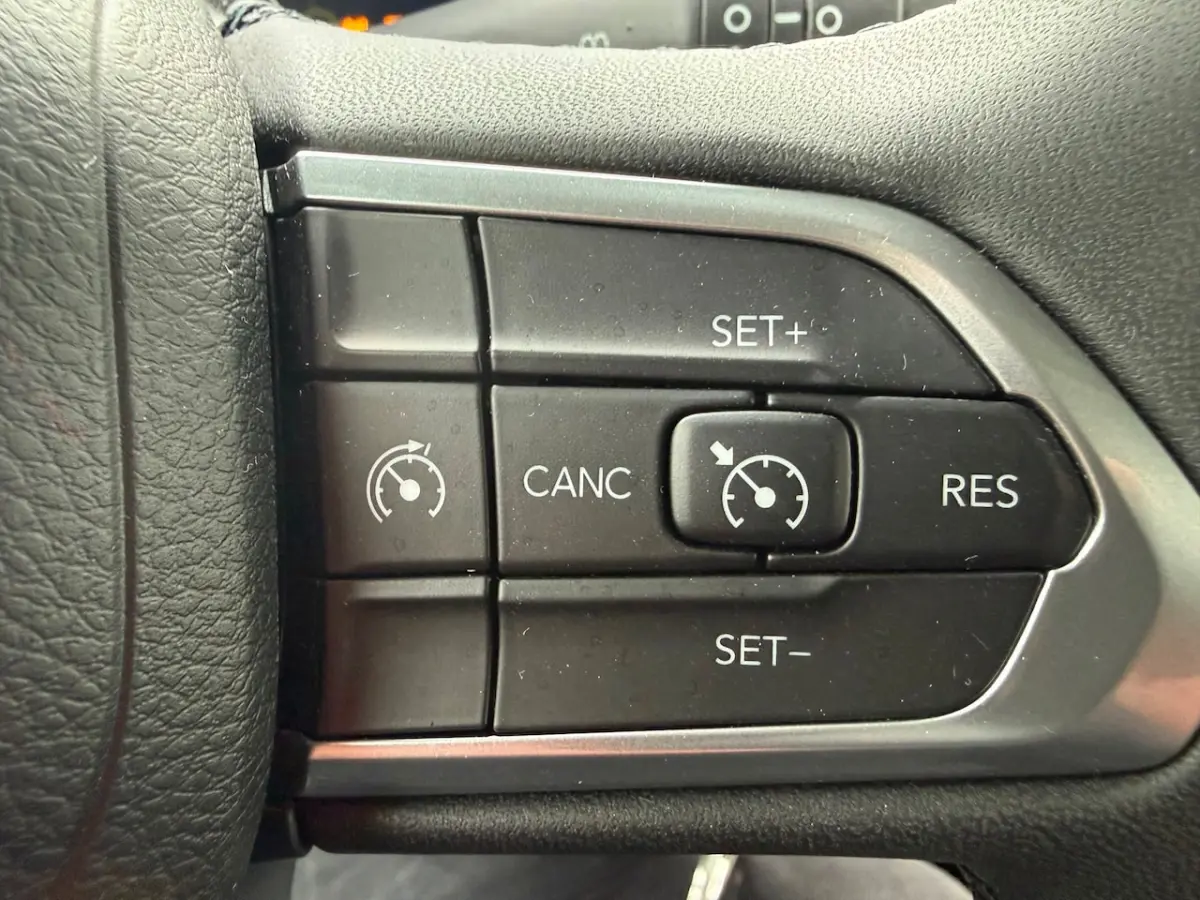 1.5T e-Hybrid Longitude aut. 1 Eig. B.j.5-2024 15000km Led Verl. Camera