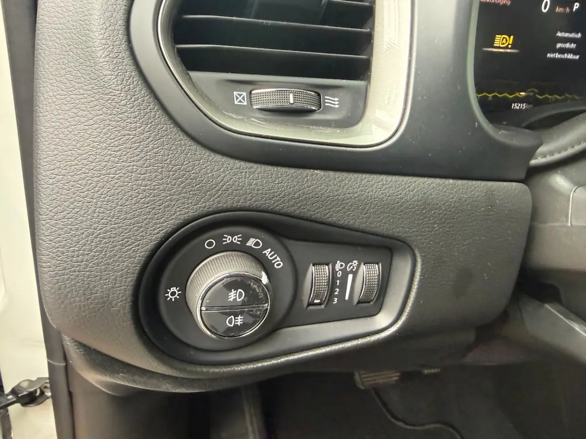 1.5T e-Hybrid Longitude aut. 1 Eig. B.j.5-2024 15000km Led Verl. Camera