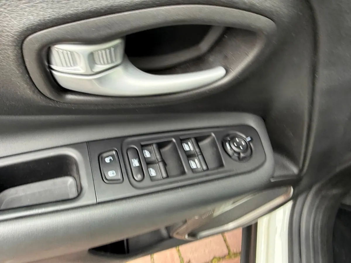 1.5T e-Hybrid Longitude aut. 1 Eig. B.j.5-2024 15000km Led Verl. Camera