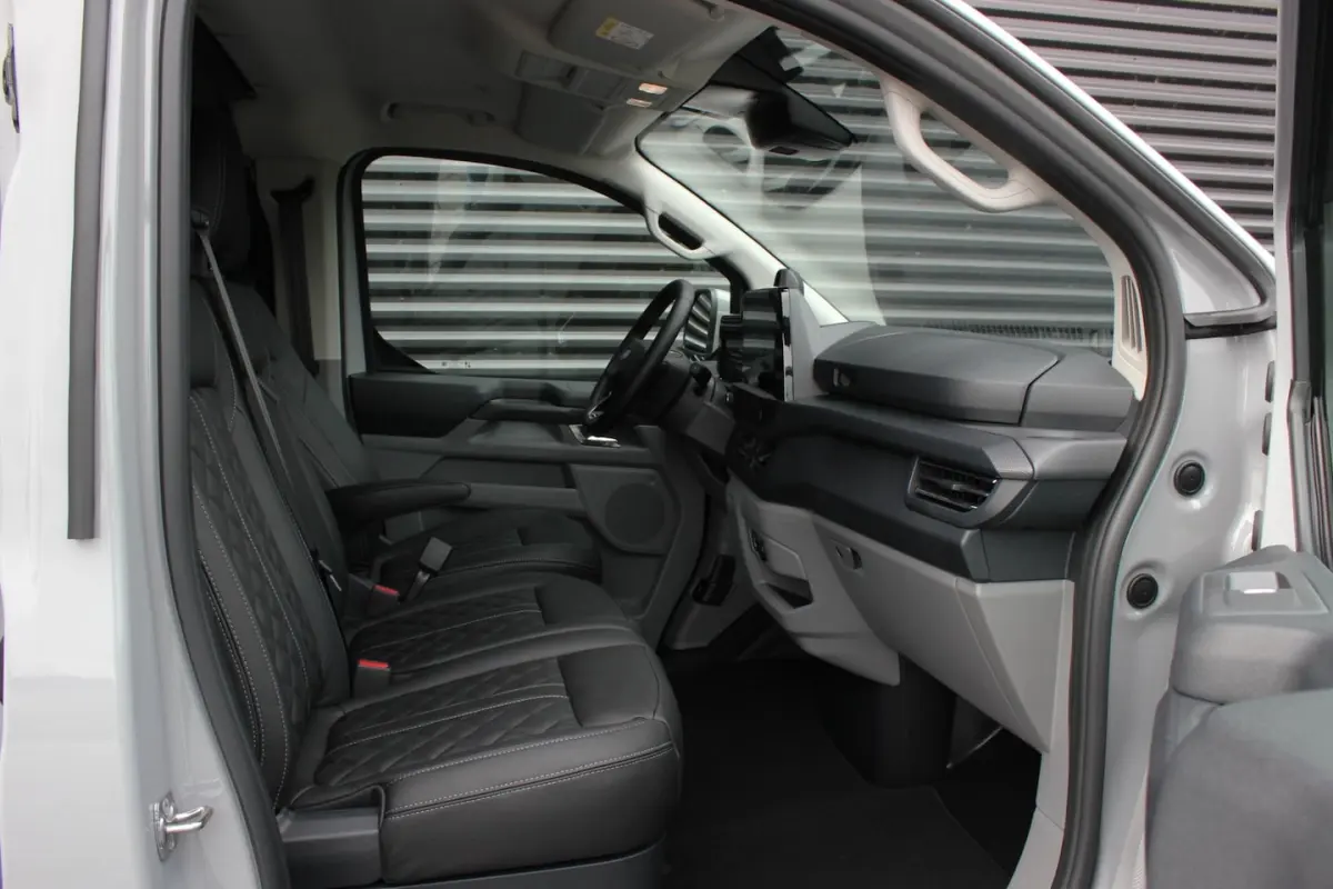 340 L2H1 Limited 71kWh 218PK / JB- EDITON / CAMERA / 370KM RANGE / APPLE CARPLAY /DRIVERS-