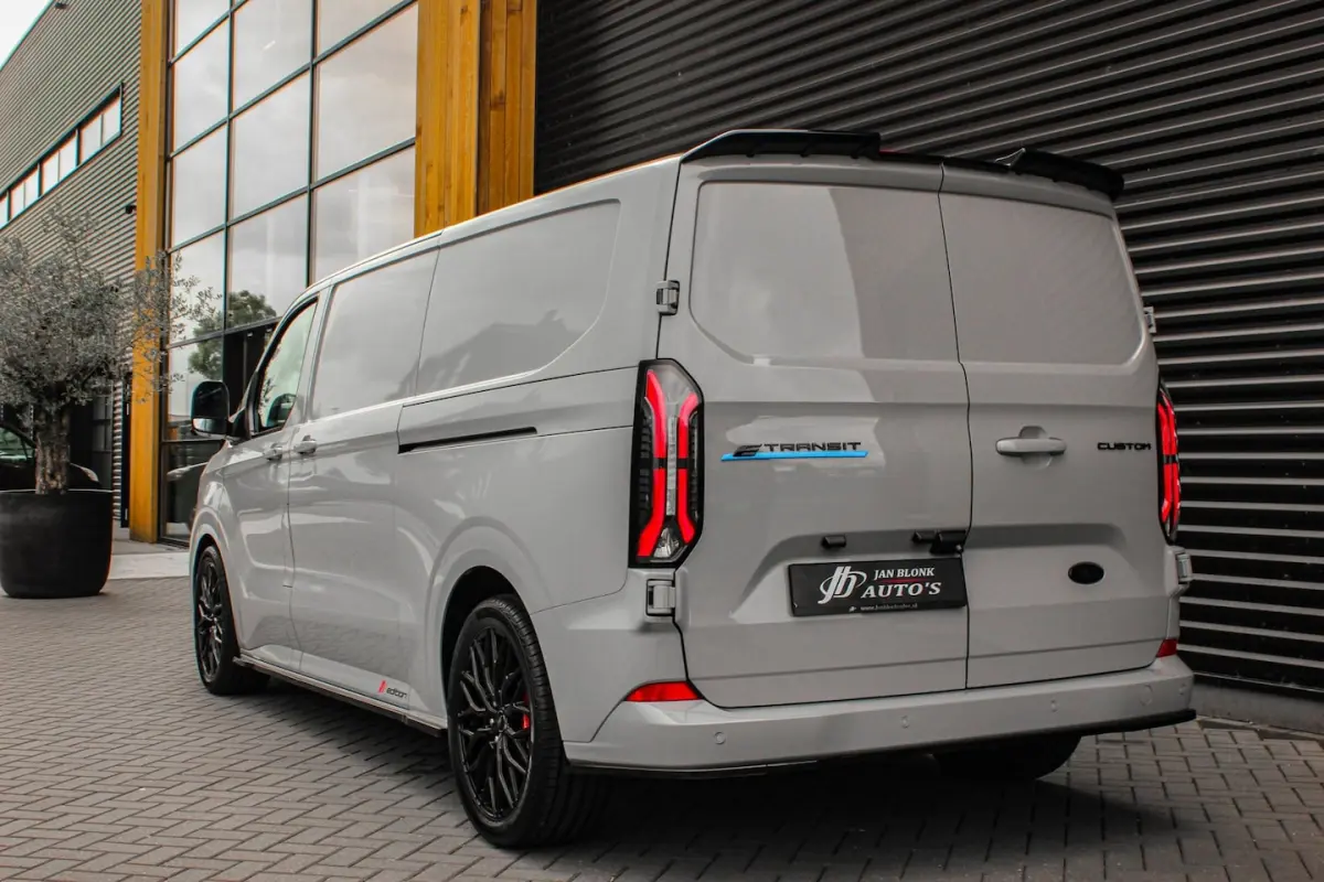 340 L2H1 Limited 71kWh 218PK / JB- EDITON / CAMERA / 370KM RANGE / APPLE CARPLAY /DRIVERS-
