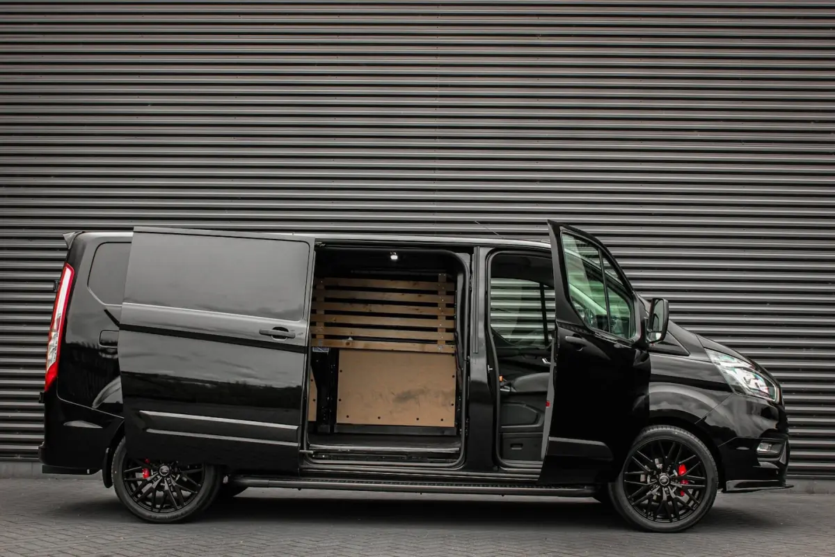 300 2.0 TDCI L2H1 JB-EDITION / 130PK AUTOMAAT / FULL BLACK / RAPTOR GRILL / SIDE-BARS / TR