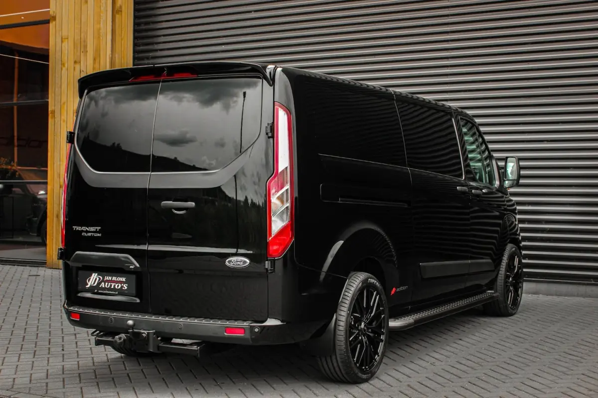 300 2.0 TDCI L2H1 JB-EDITION / 130PK AUTOMAAT / FULL BLACK / RAPTOR GRILL / SIDE-BARS / TR