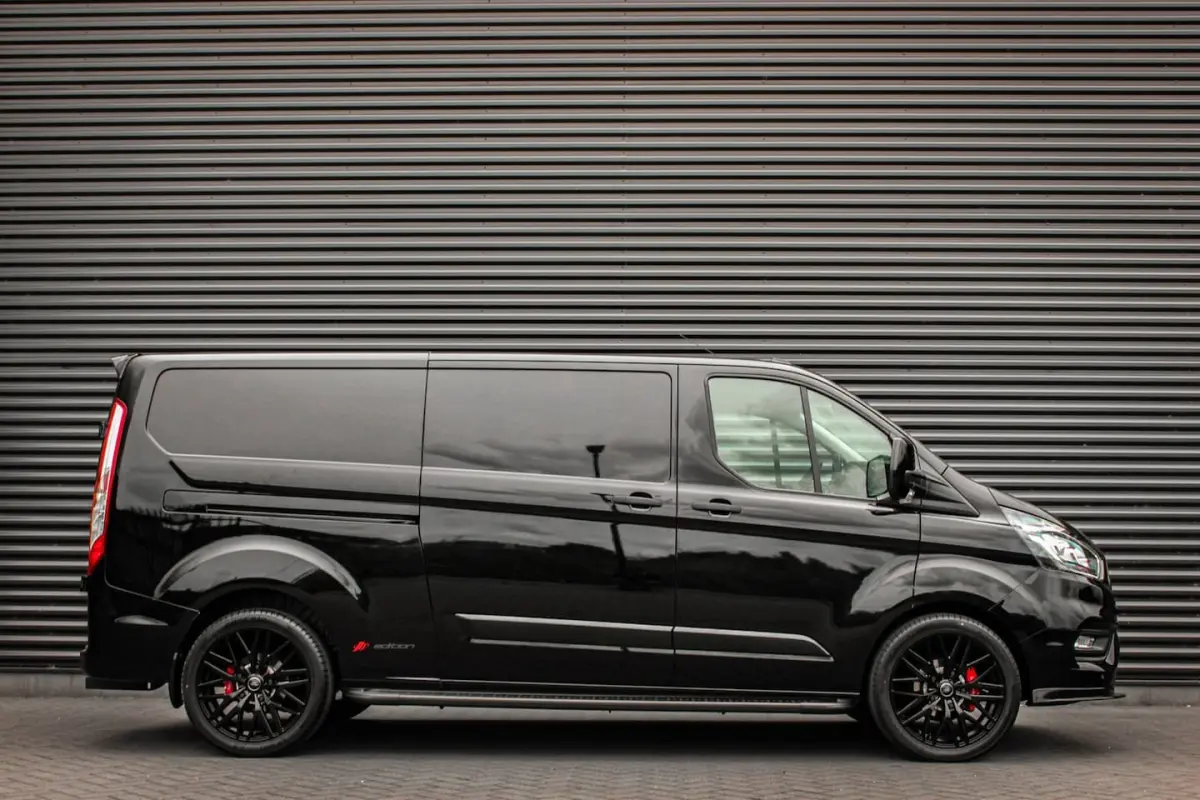 300 2.0 TDCI L2H1 JB-EDITION / 130PK AUTOMAAT / FULL BLACK / RAPTOR GRILL / SIDE-BARS / TR