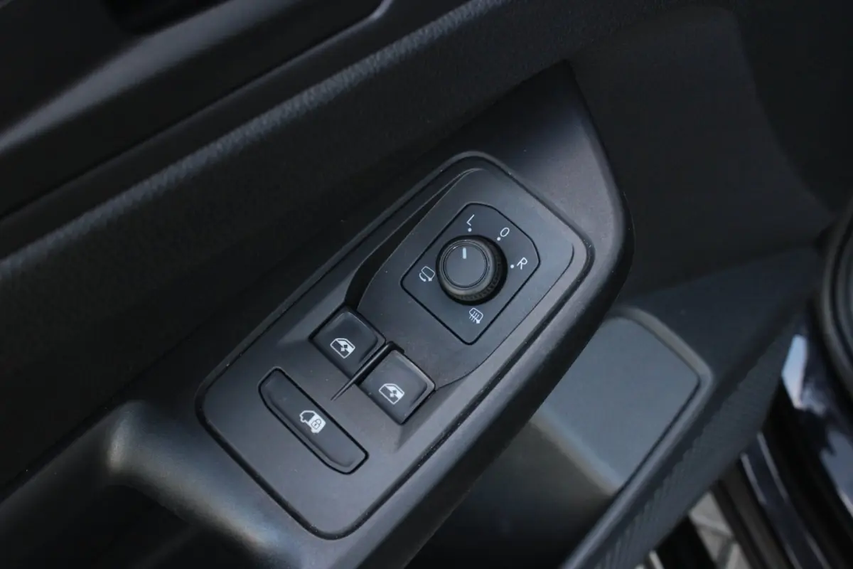 2.0 TDI 199PK JB-EDITION / MAXTRON / SIDE- BARS / VERLAGING / ELEK- PAKKET / PDC / CAMERA