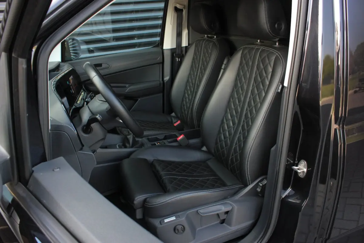 2.0 TDI 199PK JB-EDITION / MAXTRON / SIDE- BARS / VERLAGING / ELEK- PAKKET / PDC / CAMERA
