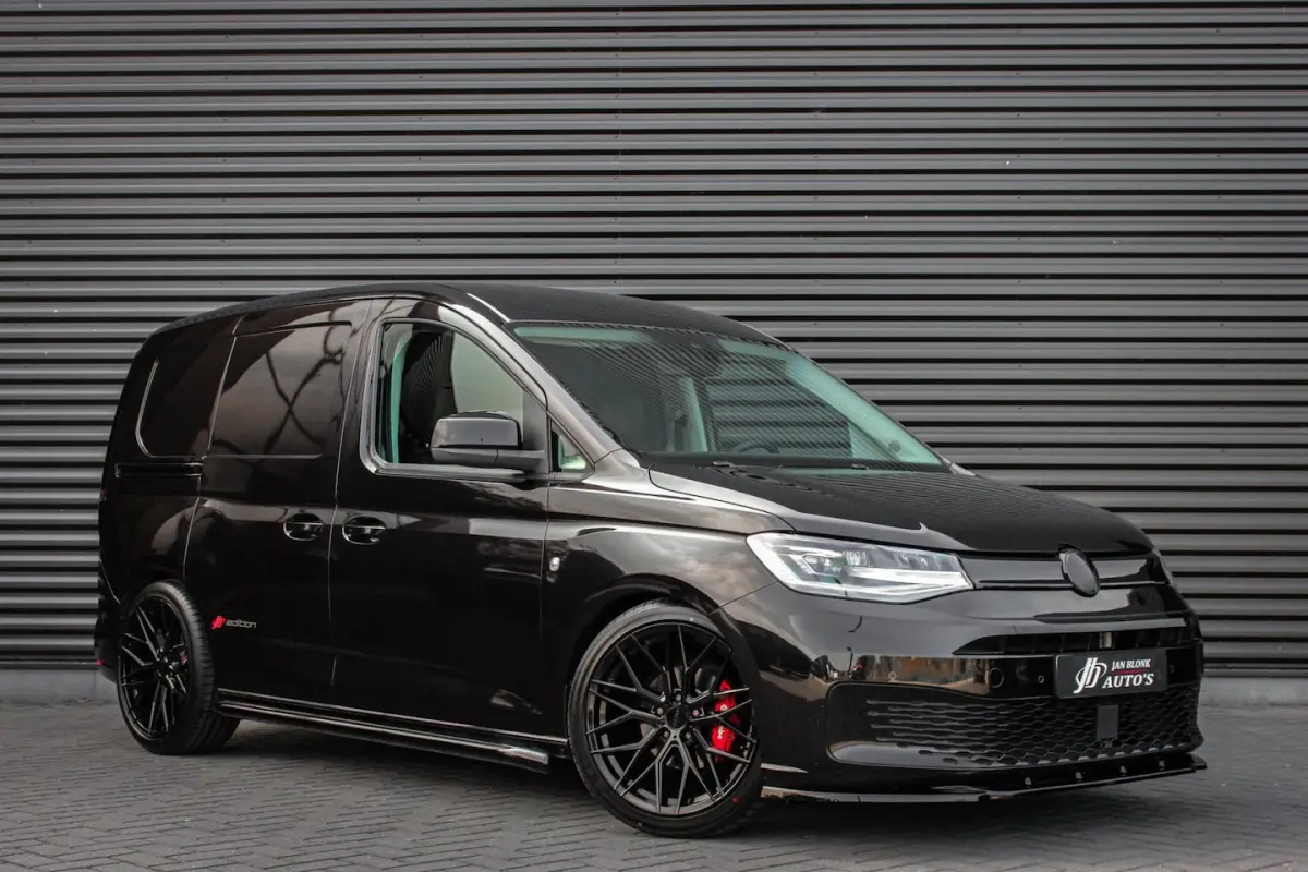 2.0 TDI 199PK JB-EDITION / MAXTRON / SIDE- BARS / VERLAGING / ELEK- PAKKET / PDC / CAMERA